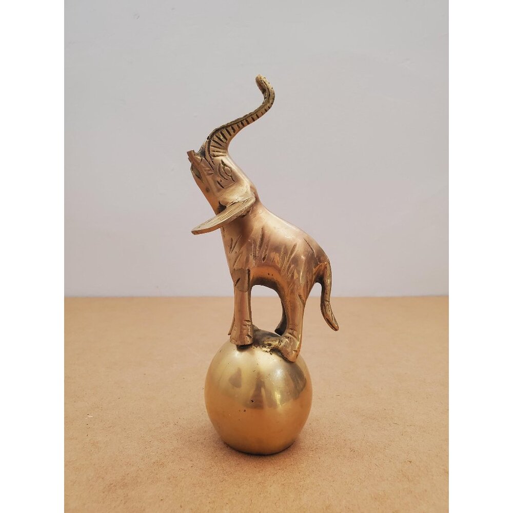 1970s Brass Circus Elephant on Ball Statuette / Figurine, Vintage 70s Metal Home - Picture 1 of 10